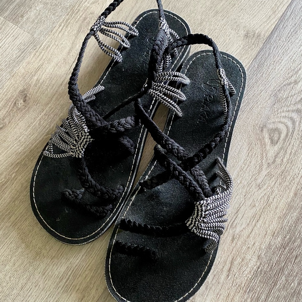Black Minimalist Walking Sandals